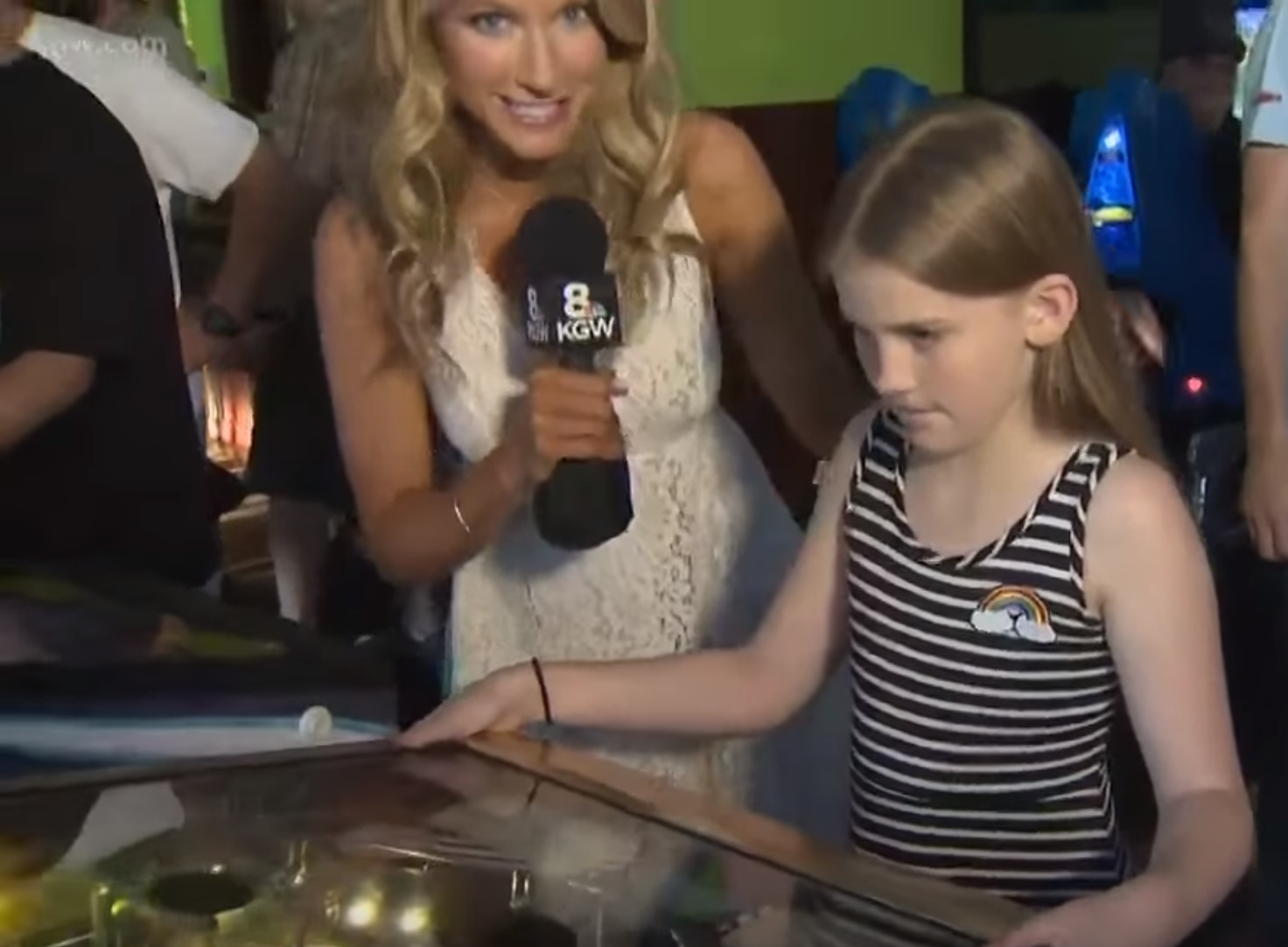 This just in … Intrepid reporter foolishly interrupts pinball player.